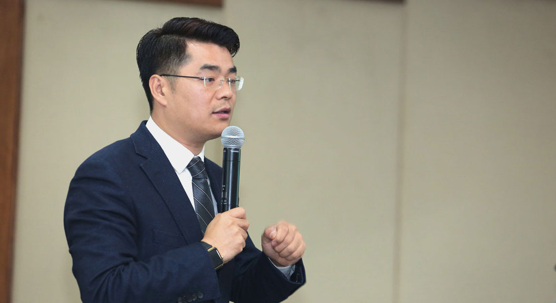 MBAChina總裁張?jiān)娙A發(fā)表主題演講
